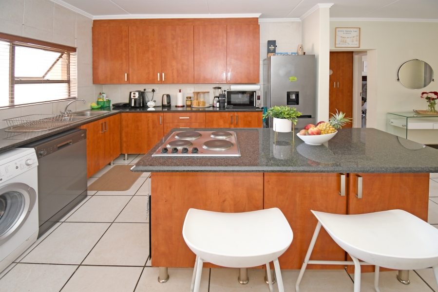 2 Bedroom Property for Sale in Sunninghill Gauteng