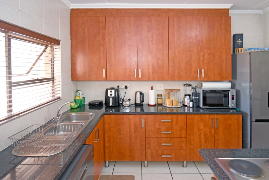 2 Bedroom Property for Sale in Sunninghill Gauteng