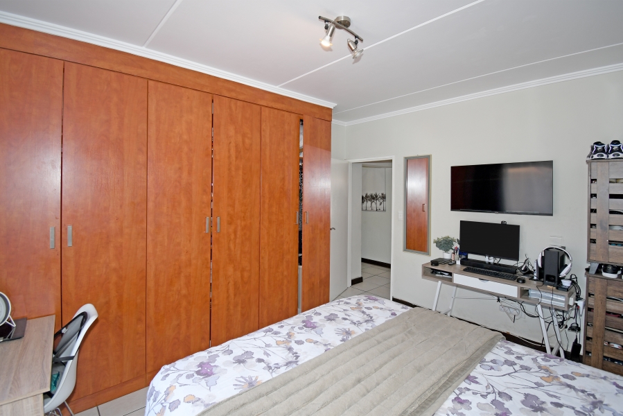 2 Bedroom Property for Sale in Sunninghill Gauteng