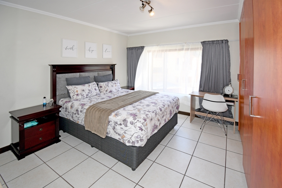 2 Bedroom Property for Sale in Sunninghill Gauteng