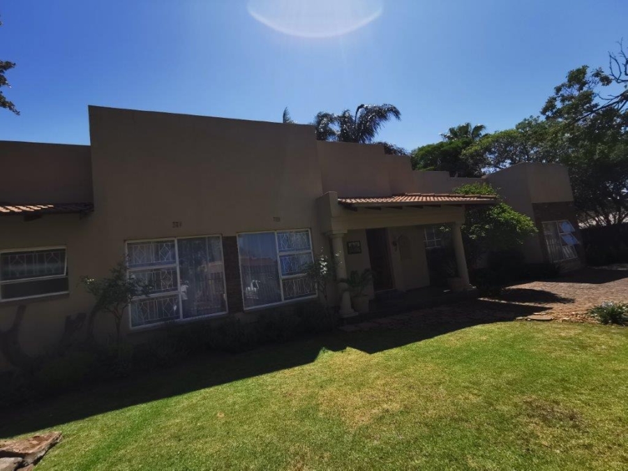 6 Bedroom Property for Sale in Brackenhurst Gauteng