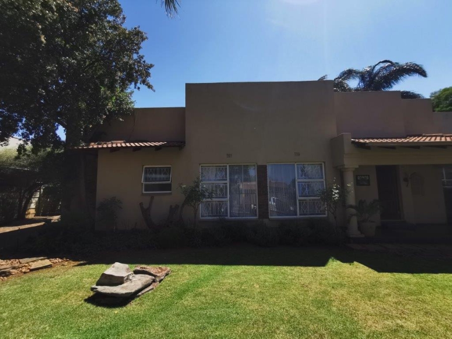 6 Bedroom Property for Sale in Brackenhurst Gauteng