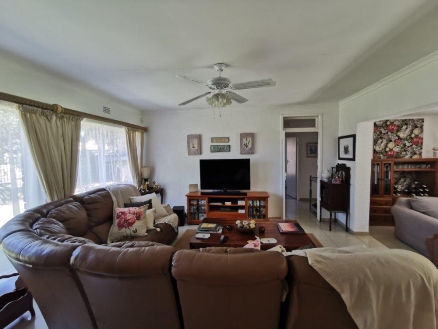 6 Bedroom Property for Sale in Brackenhurst Gauteng