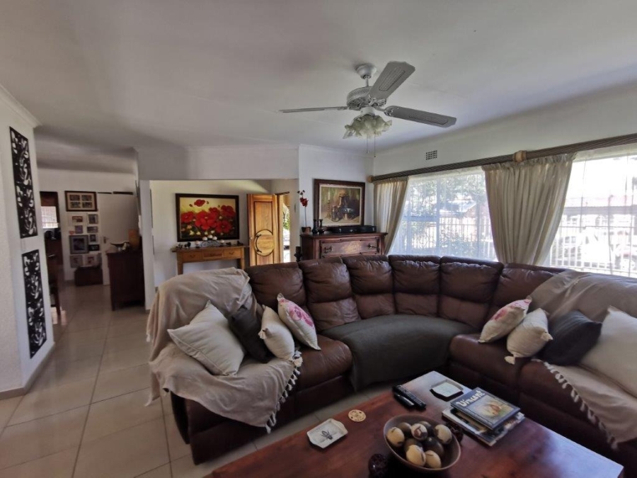 6 Bedroom Property for Sale in Brackenhurst Gauteng