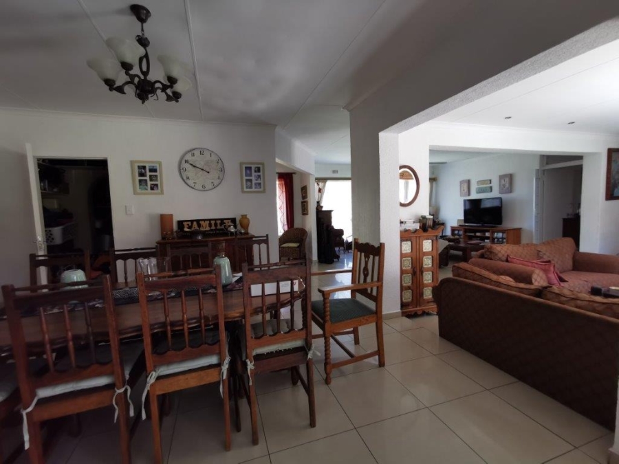 6 Bedroom Property for Sale in Brackenhurst Gauteng