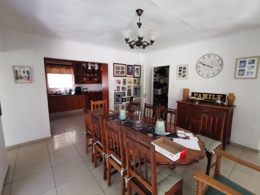 6 Bedroom Property for Sale in Brackenhurst Gauteng