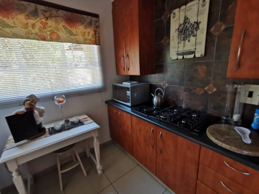 6 Bedroom Property for Sale in Brackenhurst Gauteng