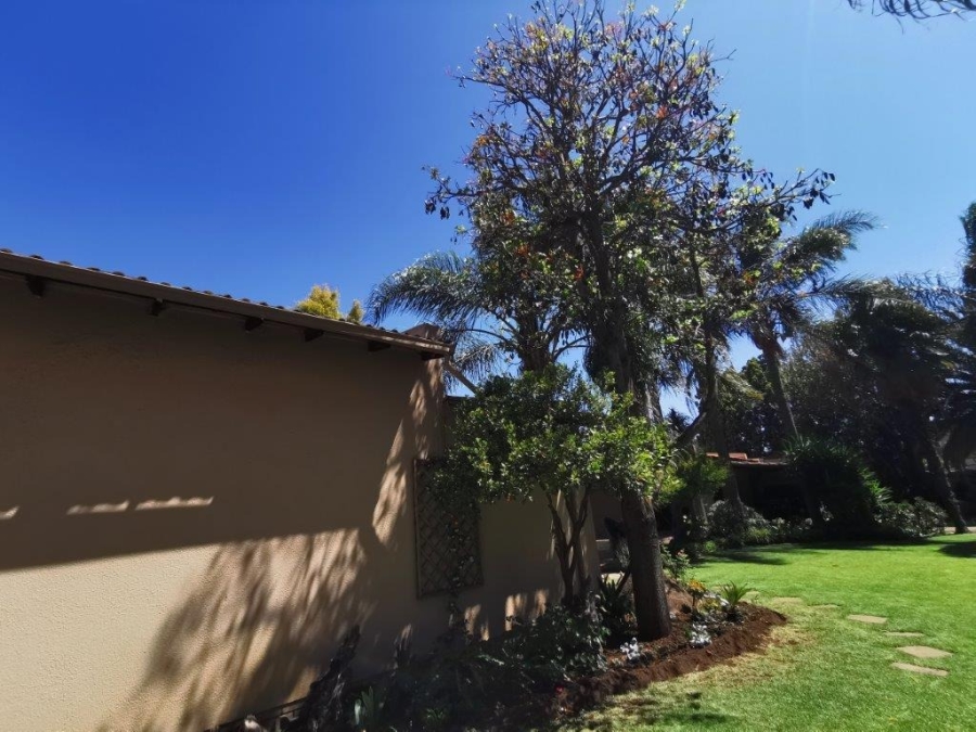 6 Bedroom Property for Sale in Brackenhurst Gauteng