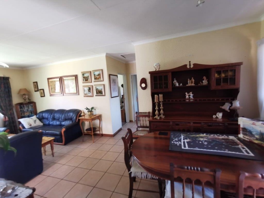 6 Bedroom Property for Sale in Brackenhurst Gauteng