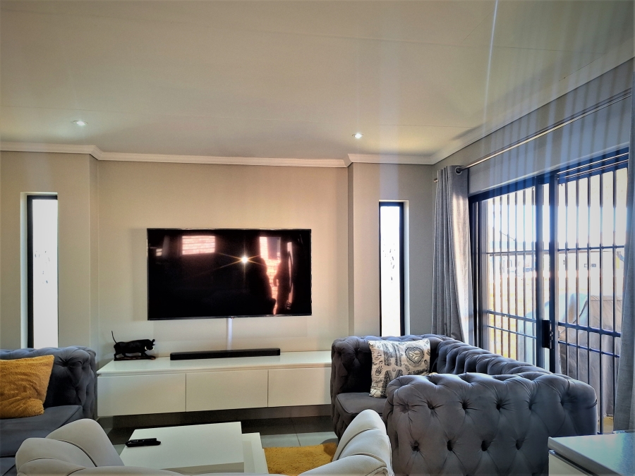 3 Bedroom Property for Sale in Lion Pride Gauteng