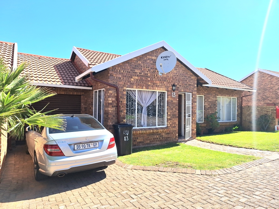 2 Bedroom Property for Sale in Groblerpark Gauteng