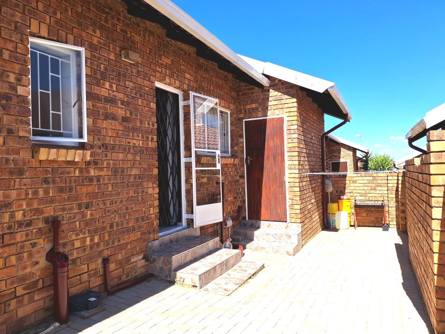 2 Bedroom Property for Sale in Groblerpark Gauteng