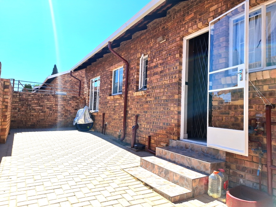 2 Bedroom Property for Sale in Groblerpark Gauteng