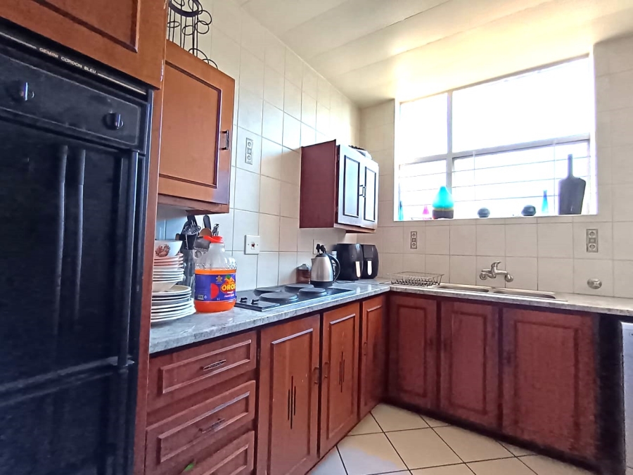 To Let 2 Bedroom Property for Rent in Brackendowns Gauteng