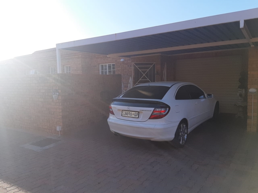 To Let 2 Bedroom Property for Rent in Chancliff A H Gauteng