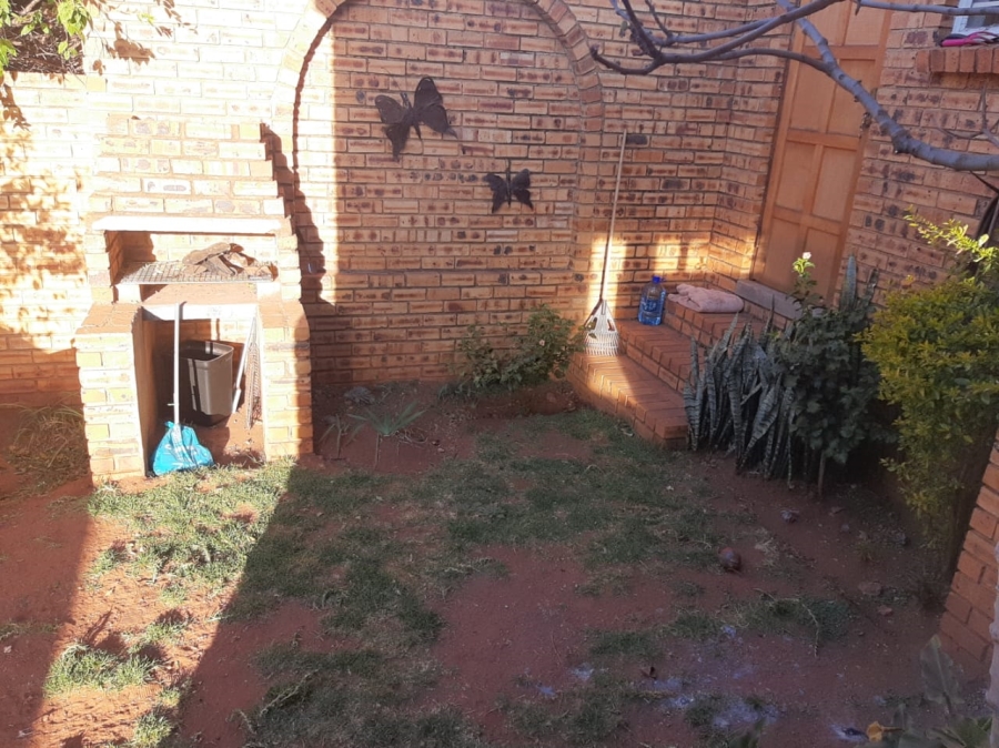 To Let 2 Bedroom Property for Rent in Chancliff A H Gauteng