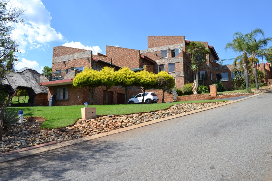 7 Bedroom Property for Sale in Helderkruin View Gauteng