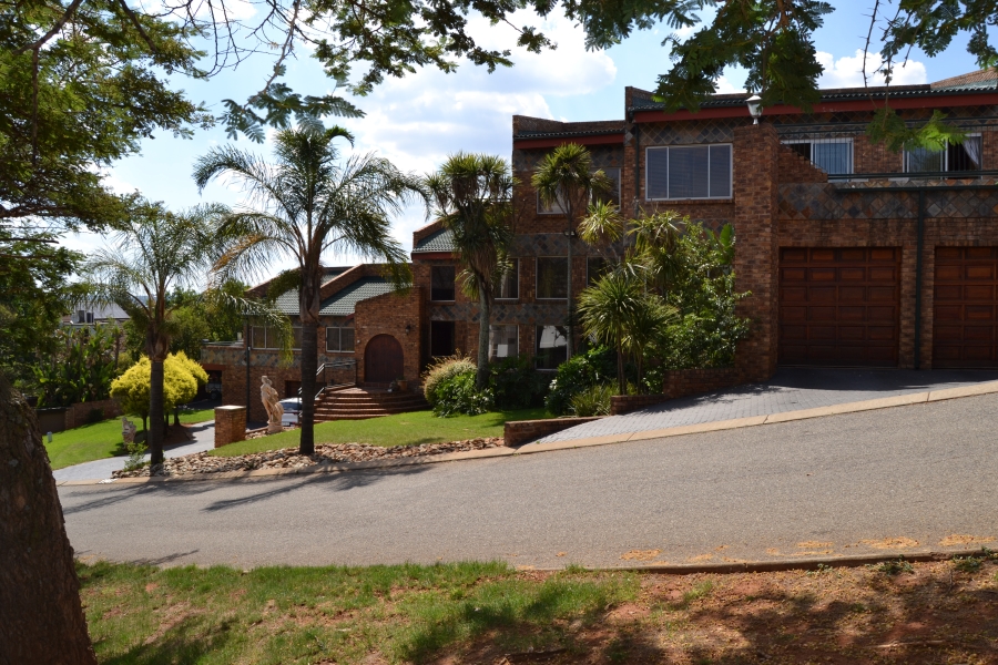 7 Bedroom Property for Sale in Helderkruin View Gauteng