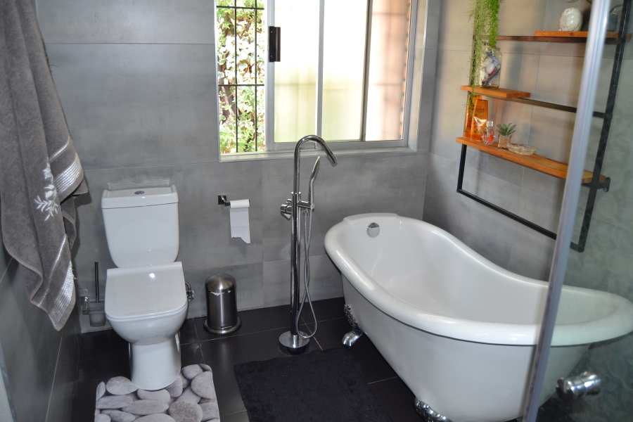 7 Bedroom Property for Sale in Helderkruin View Gauteng