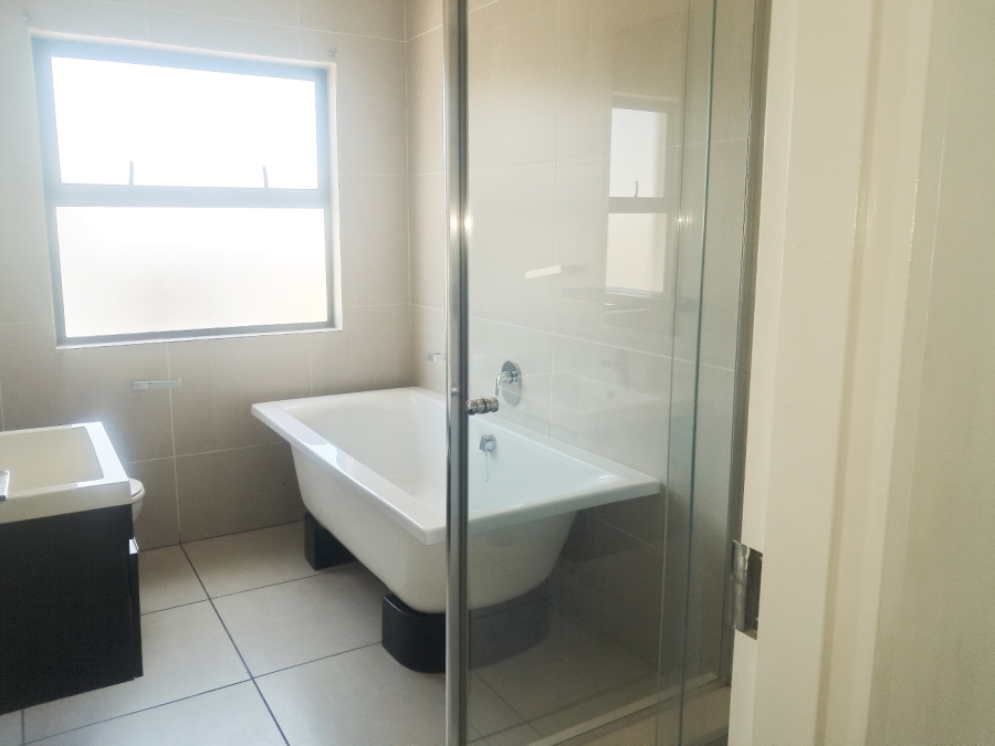 1 Bedroom Property for Sale in Fourways Gauteng