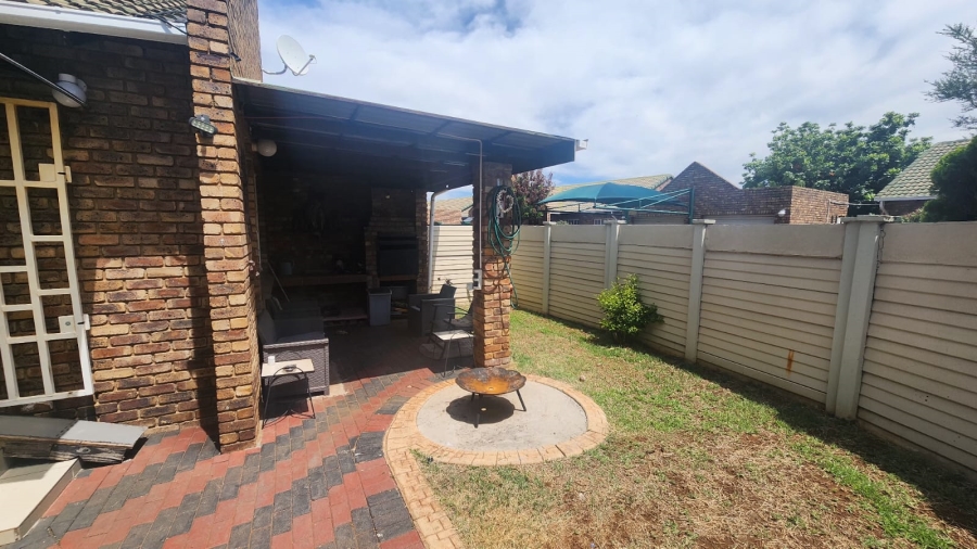 2 Bedroom Property for Sale in Doornpoort Gauteng