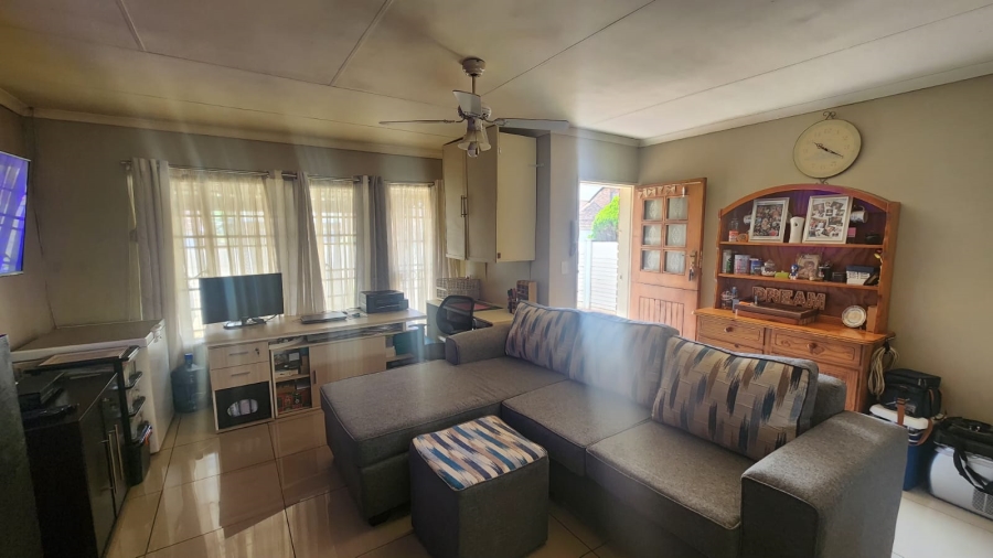 2 Bedroom Property for Sale in Doornpoort Gauteng