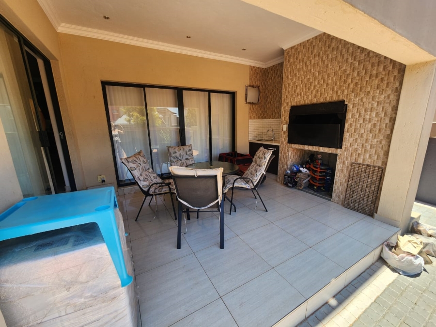 4 Bedroom Property for Sale in Magalieskruin Gauteng