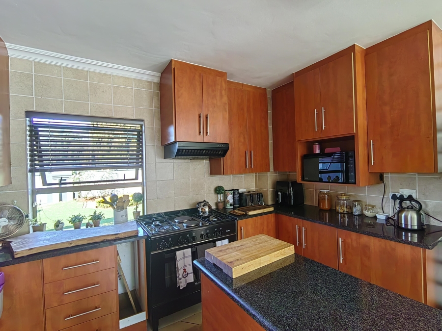 To Let 6 Bedroom Property for Rent in Montana Park Gauteng