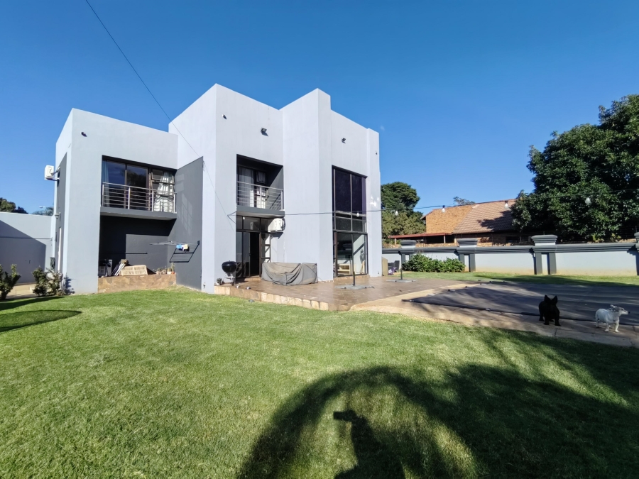 To Let 6 Bedroom Property for Rent in Montana Park Gauteng