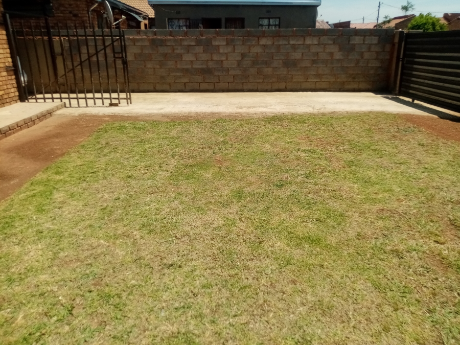 2 Bedroom Property for Sale in Tsakane Gauteng