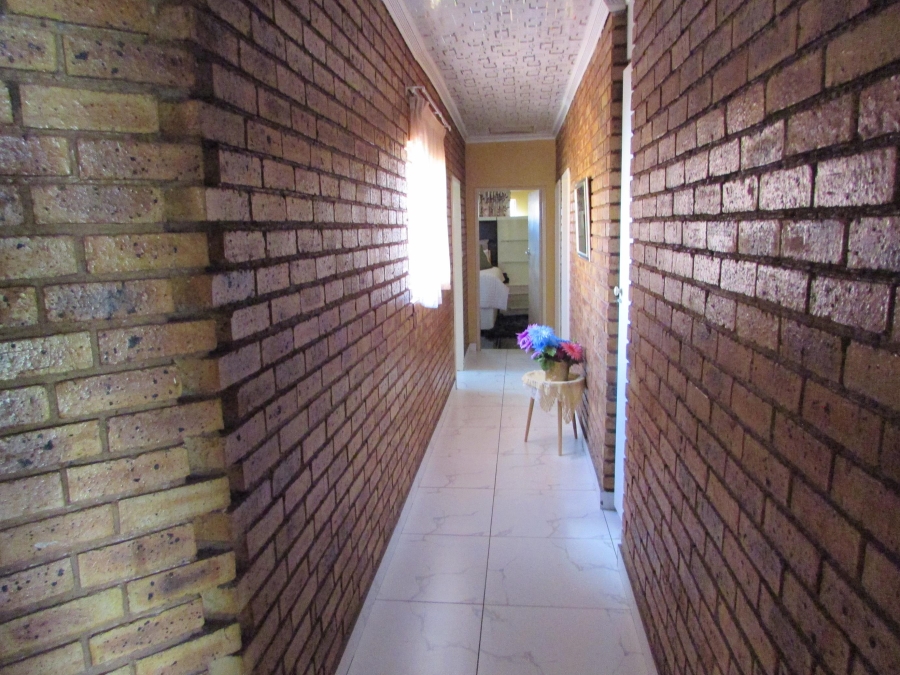 4 Bedroom Property for Sale in Westonaria Gauteng