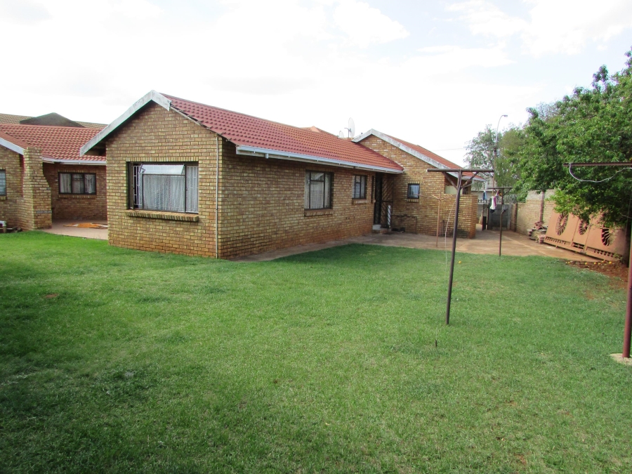 4 Bedroom Property for Sale in Westonaria Gauteng