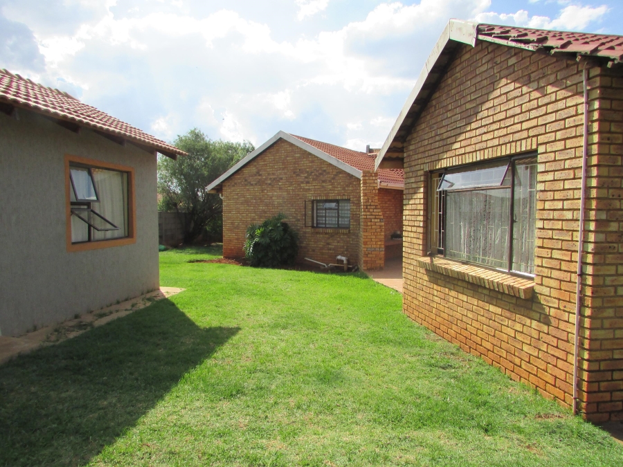 4 Bedroom Property for Sale in Westonaria Gauteng