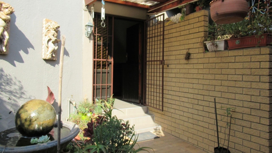 3 Bedroom Property for Sale in Fontainebleau Gauteng