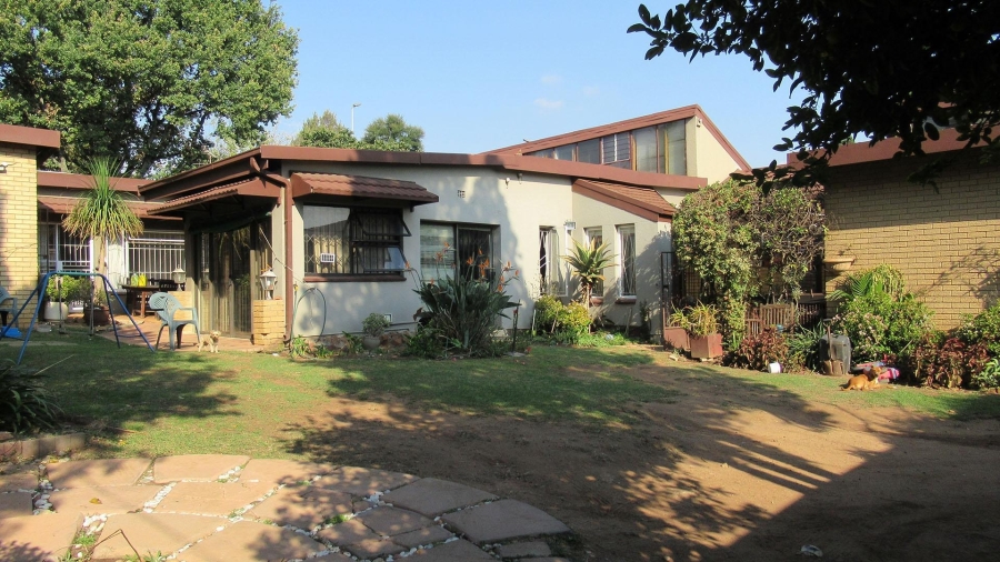 3 Bedroom Property for Sale in Fontainebleau Gauteng