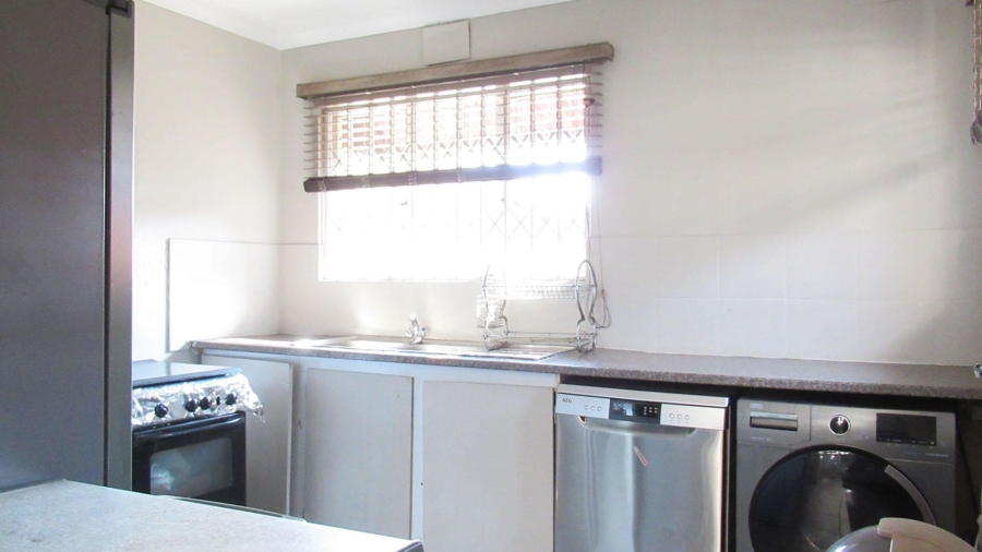 3 Bedroom Property for Sale in Fontainebleau Gauteng