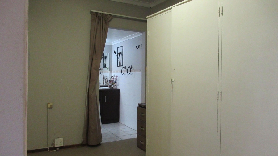 3 Bedroom Property for Sale in Fontainebleau Gauteng