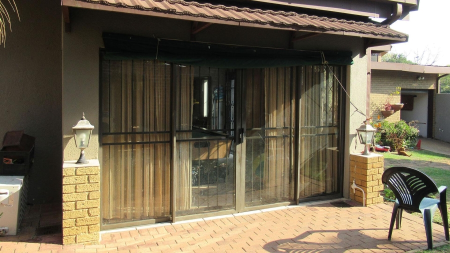 3 Bedroom Property for Sale in Fontainebleau Gauteng