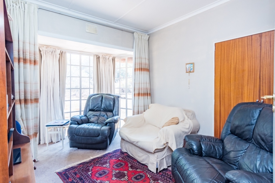 4 Bedroom Property for Sale in Protea Ridge Gauteng