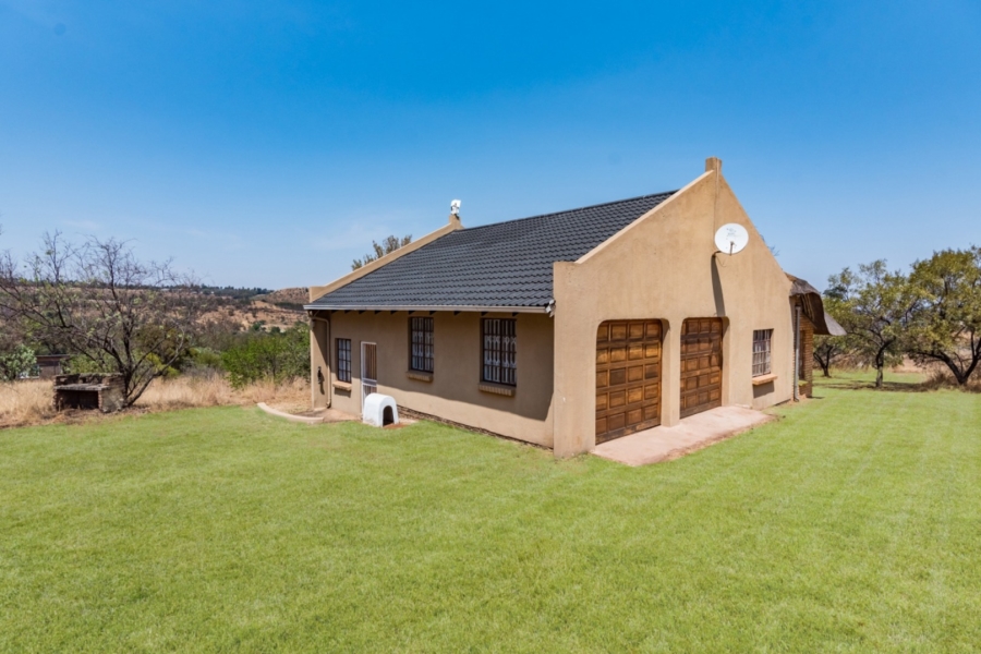 4 Bedroom Property for Sale in Protea Ridge Gauteng