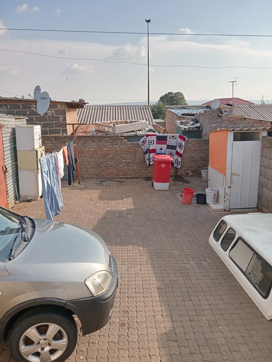 2 Bedroom Property for Sale in Chiawelo Gauteng