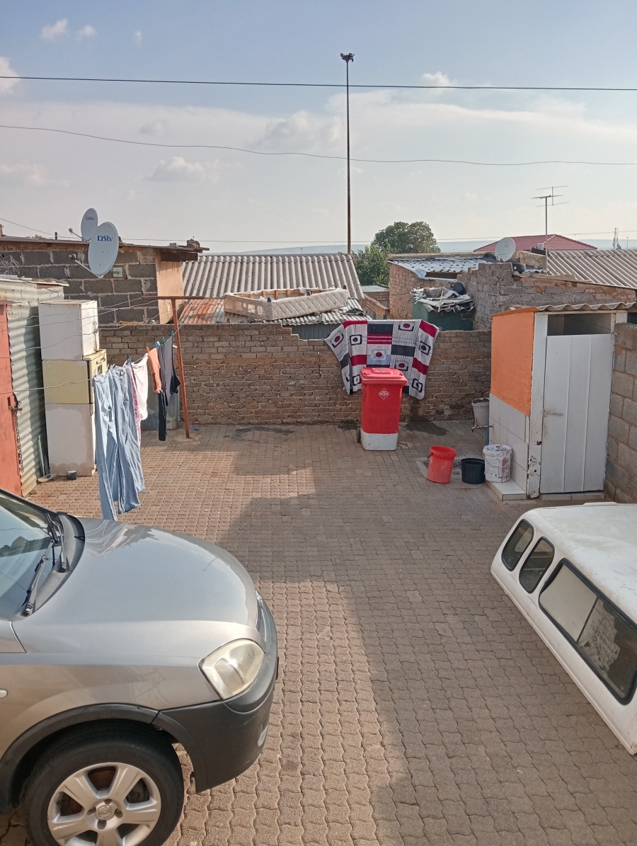 2 Bedroom Property for Sale in Chiawelo Gauteng