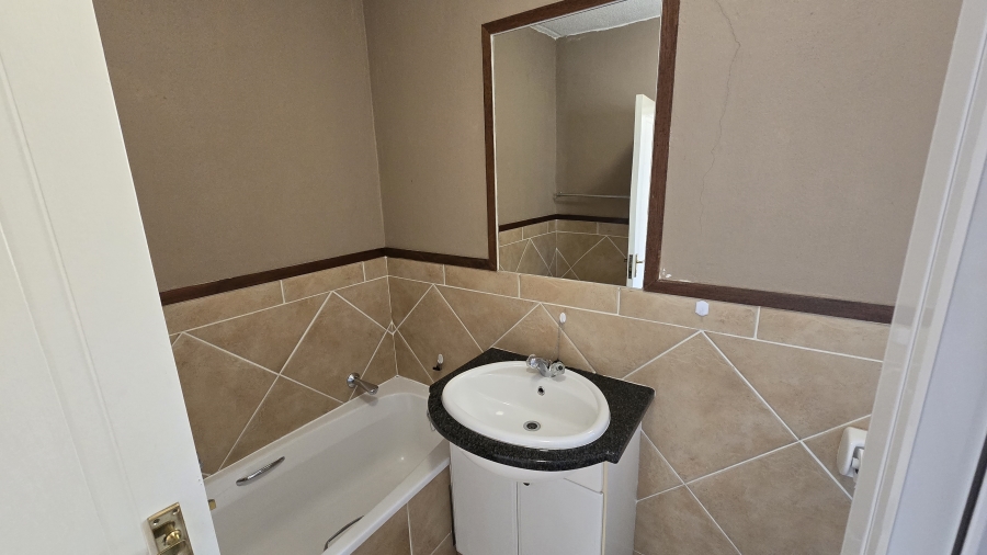 2 Bedroom Property for Sale in Sunninghill Gauteng