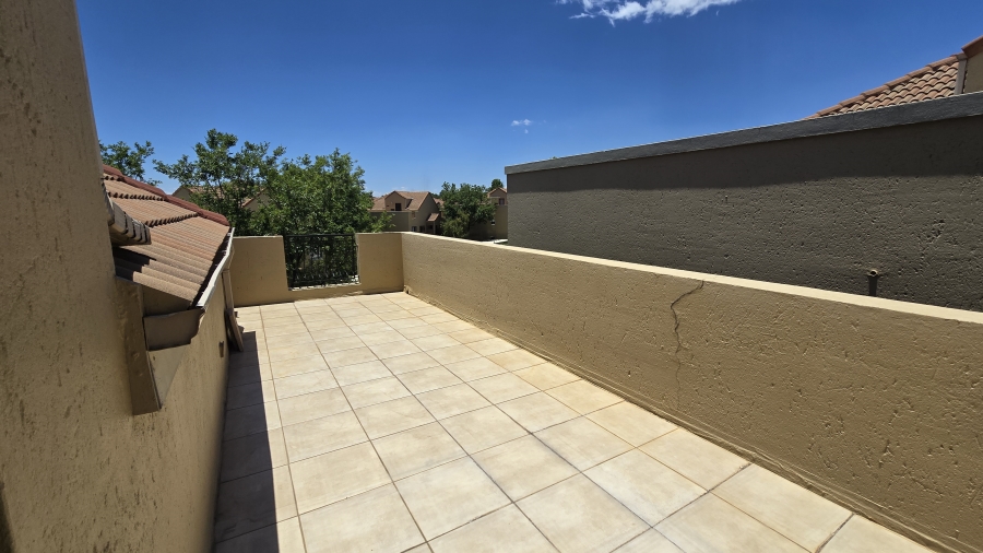 2 Bedroom Property for Sale in Sunninghill Gauteng