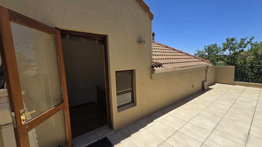 2 Bedroom Property for Sale in Sunninghill Gauteng