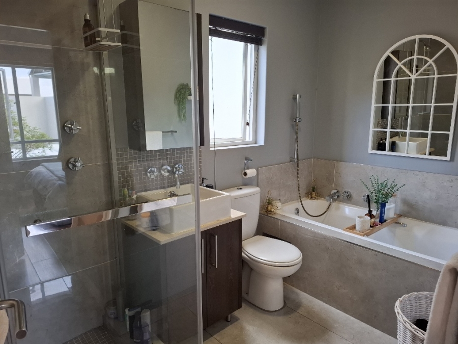 1 Bedroom Property for Sale in Fourways Gauteng