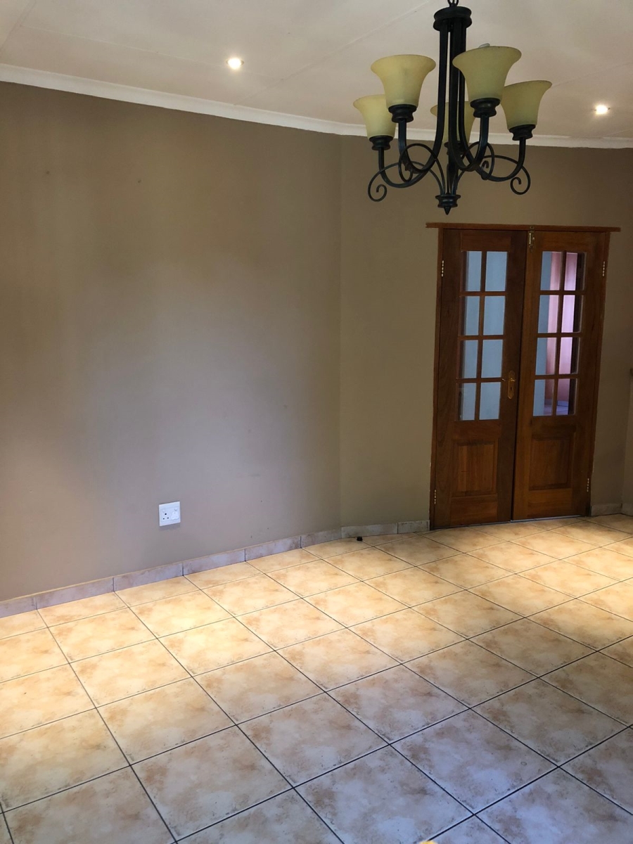 To Let 5 Bedroom Property for Rent in President Park Gauteng