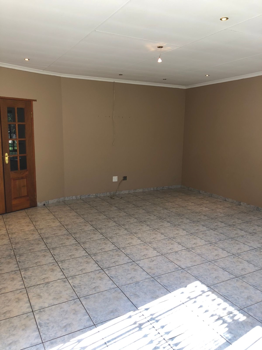 To Let 5 Bedroom Property for Rent in President Park Gauteng