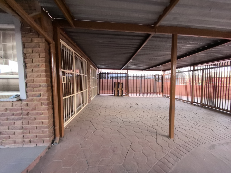 3 Bedroom Property for Sale in East Lynne Gauteng