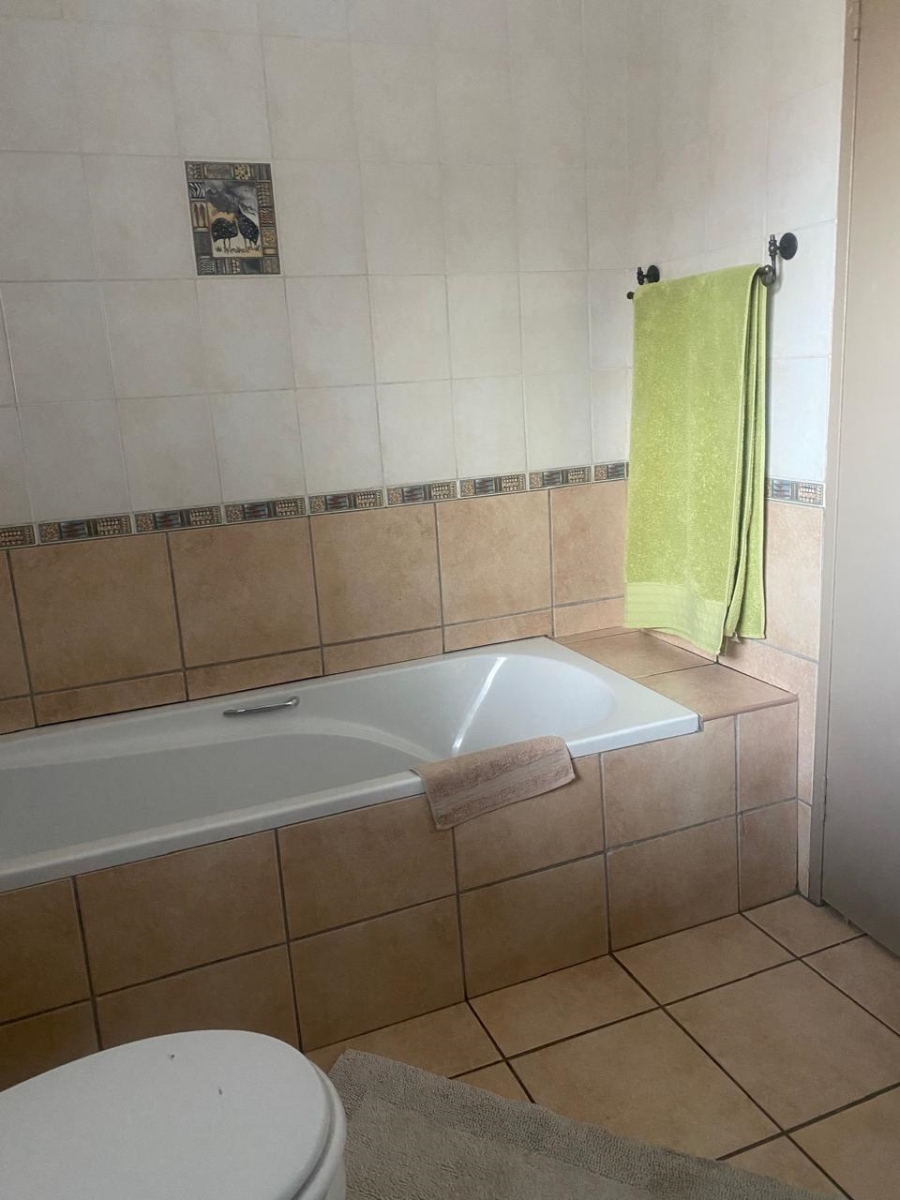 To Let 4 Bedroom Property for Rent in Birchleigh Gauteng